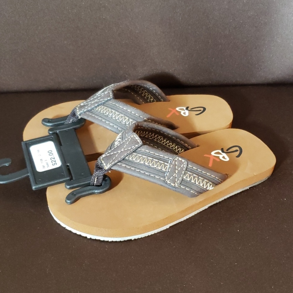 NWT Brown Little Boys Flip Flops